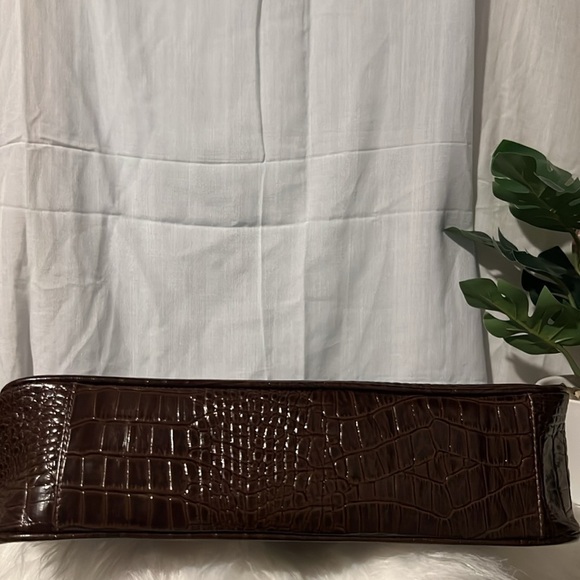 Luis Steven Leather Crocodile Pattern Crossbody - Picture 8 of 12